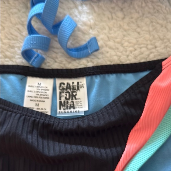 Bikini - Picture 2 of 4